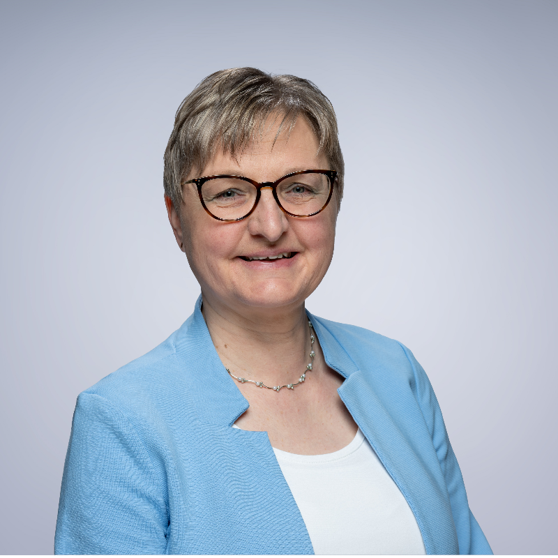  Julia Sauter